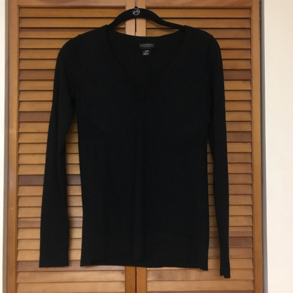 Club Monaco Agnes v neck Sweater, size XS